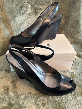Nine West YANNINA Black Slingback Peep-toe Wedge Sandals. (Women's Size: 10 US)